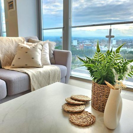 شقة Pass The Keys Stunning Penthouse With Balcony Sunset Views بلفاست المظهر الخارجي الصورة