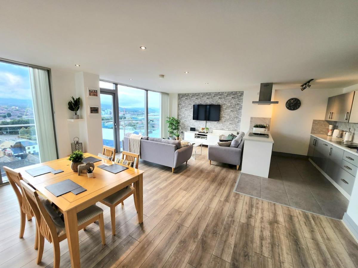شقة Pass The Keys Stunning Penthouse With Balcony Sunset Views بلفاست المظهر الخارجي الصورة