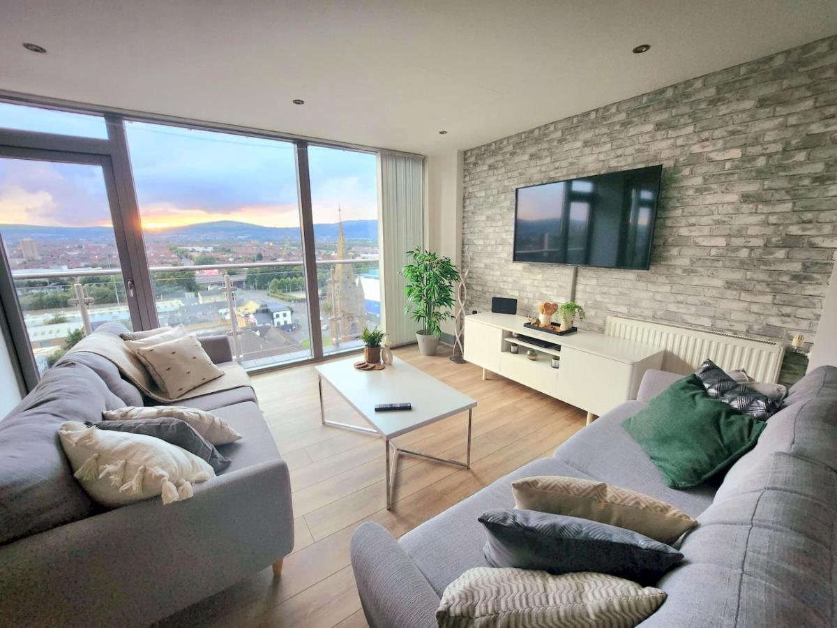 شقة Pass The Keys Stunning Penthouse With Balcony Sunset Views بلفاست المظهر الخارجي الصورة